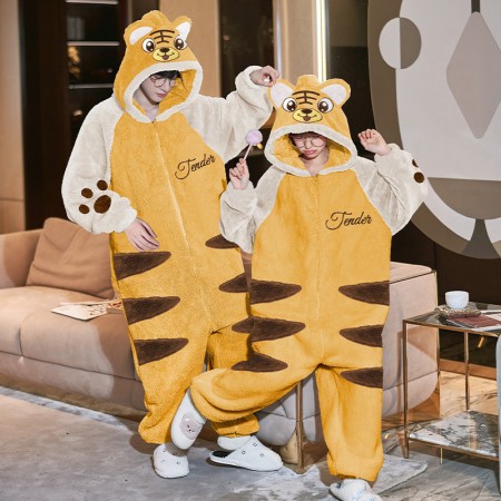 Pyjama assorti en peluche de pyjama de tigre de bande dessinée pour des couples