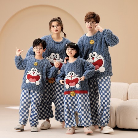 Pyjama Pokonyan mignon assorti aux pyjamas de Noël en famille